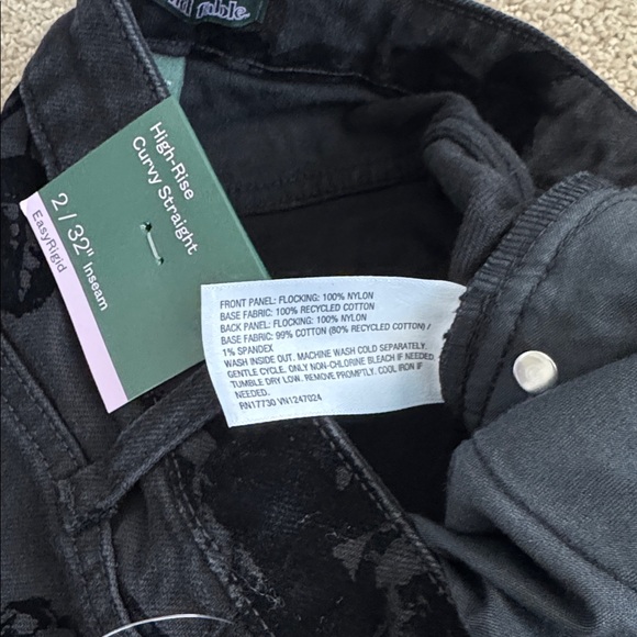 NWT Wild Fable EasyRigid High Rise Curvy Straight Leg Jean - Size: 2 - Picture 5 of 7